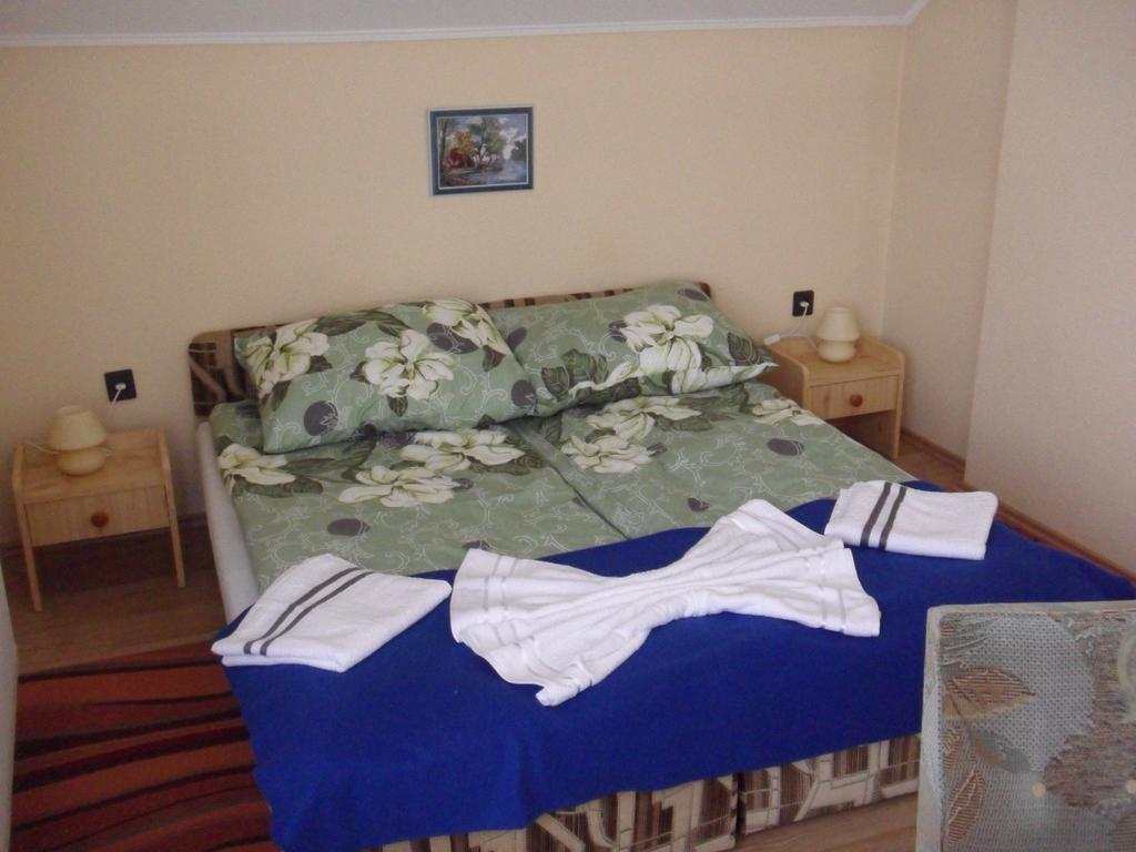 Friends Villa Apartments Hévíz Δωμάτιο φωτογραφία